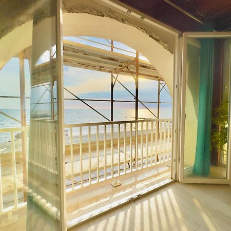 Athena Sea Front Apartment, Parking & Pool Лаго Патрия Екстериор снимка