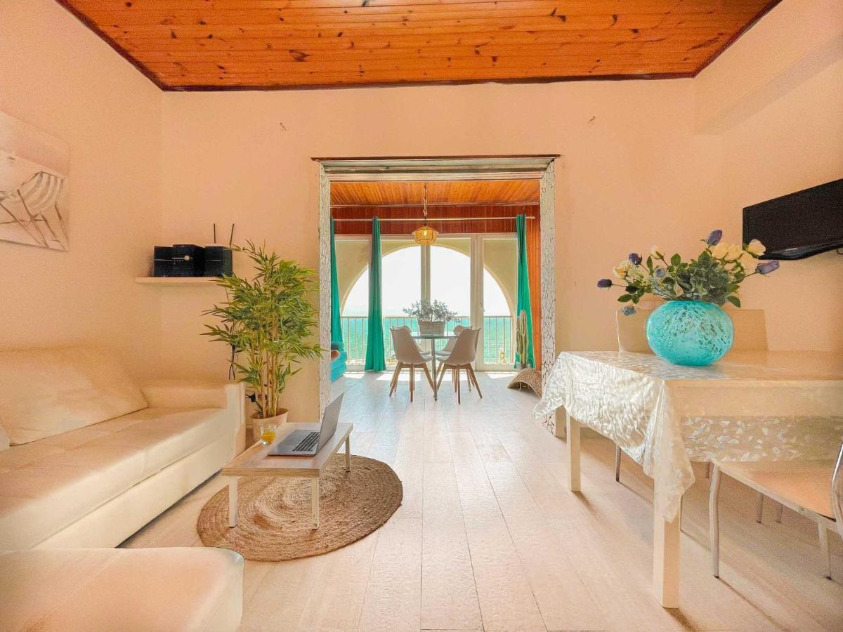 Athena Sea Front Apartment, Parking & Pool Лаго Патрия Екстериор снимка
