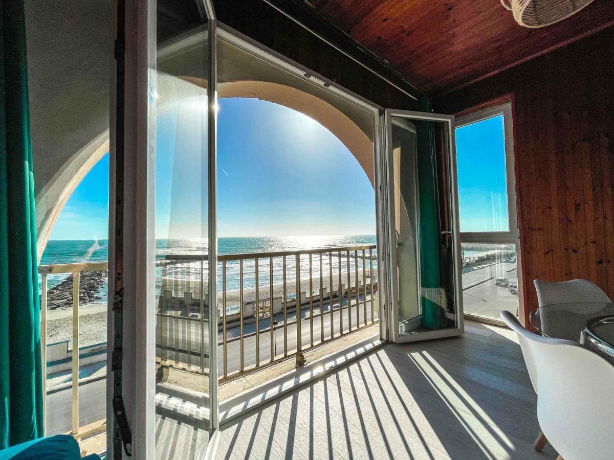 Athena Sea Front Apartment, Parking & Pool Лаго Патрия Екстериор снимка