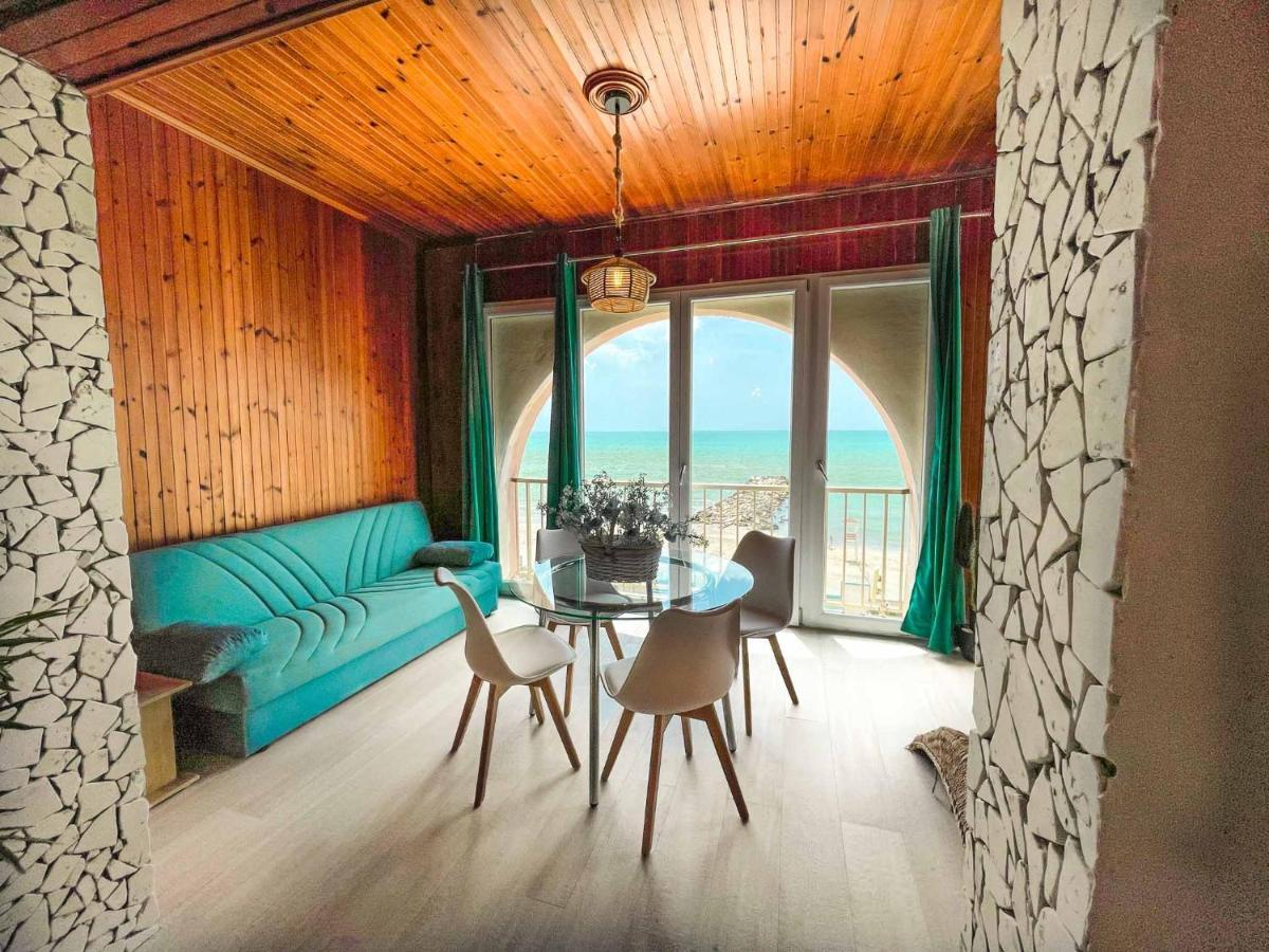 Athena Sea Front Apartment, Parking & Pool Лаго Патрия Екстериор снимка