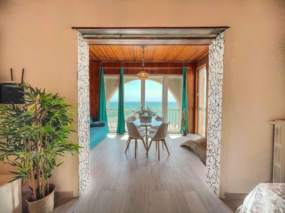 Athena Sea Front Apartment, Parking & Pool Лаго Патрия Екстериор снимка