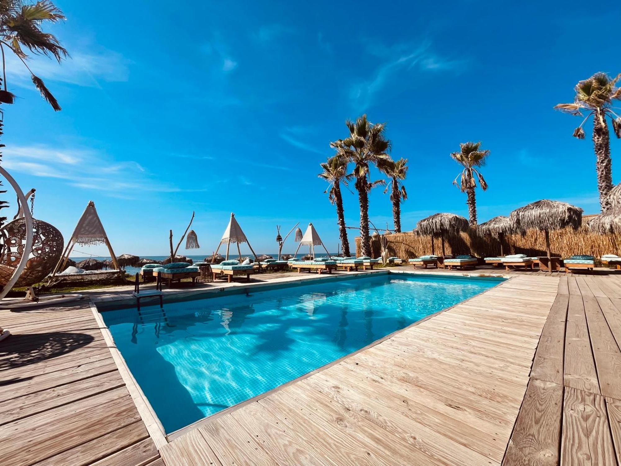 Athena Sea Front Apartment, Parking & Pool Лаго Патрия Екстериор снимка