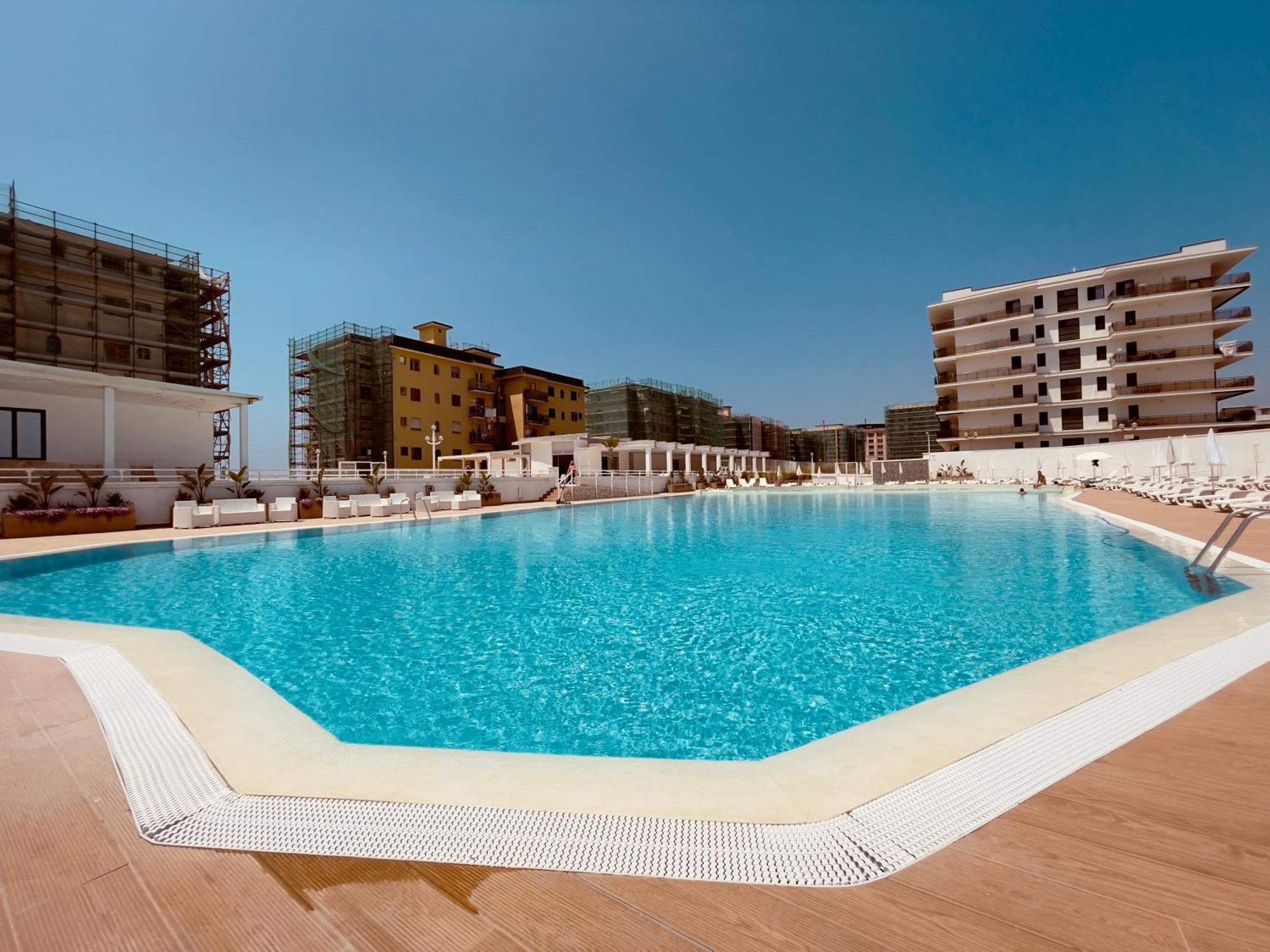 Athena Sea Front Apartment, Parking & Pool Лаго Патрия Екстериор снимка